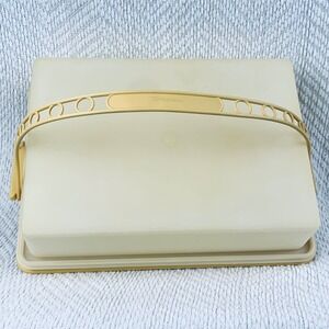 Tupperware Cake Taker Carrier Vintage Harvest Gold Yellow 1258-5 Rectangular 622
